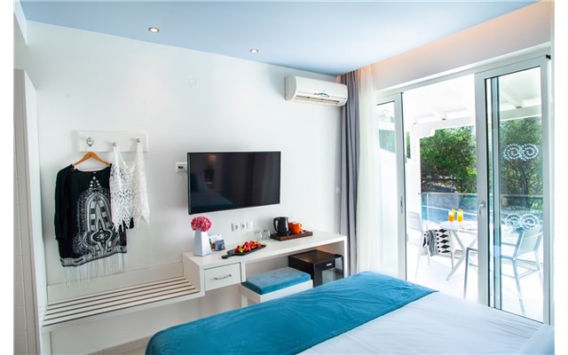  Acrotel Lily Ann Boutique