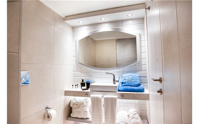  Acrotel Lily Ann Boutique