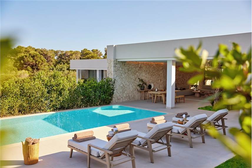  Ikos Porto Petro
