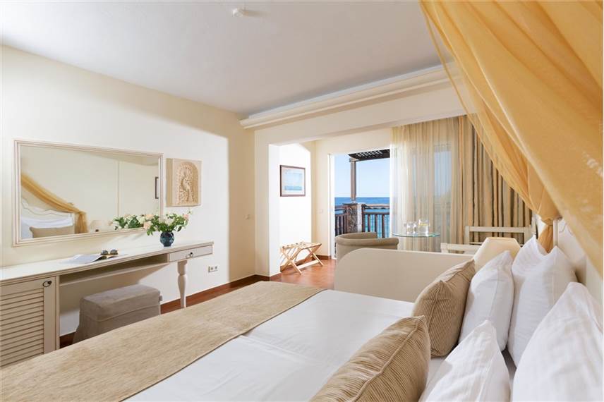  Alexander Beach Hotel and Village