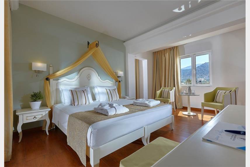  Alexander Beach Hotel and Village
