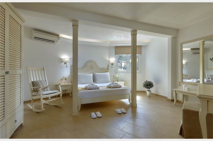  Alexander Beach Hotel and Village