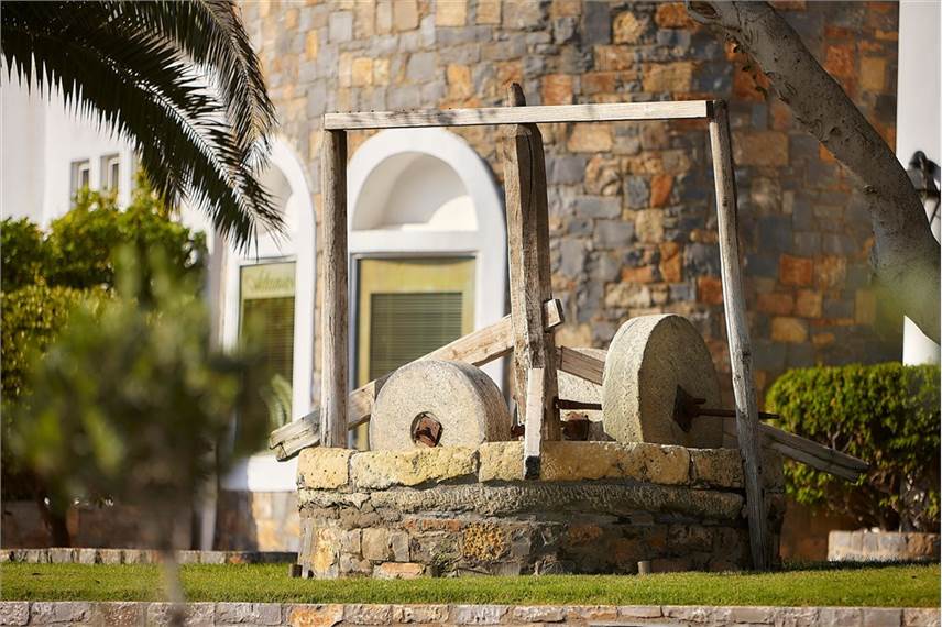  Alexander Beach Hotel and Village