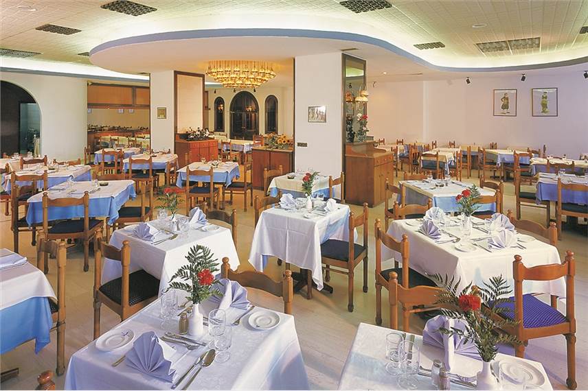 Řecko, Rhodos, Faliraki, Hotel Louis Colossos Beach, hlavní restaurace Louis Colossos Beach