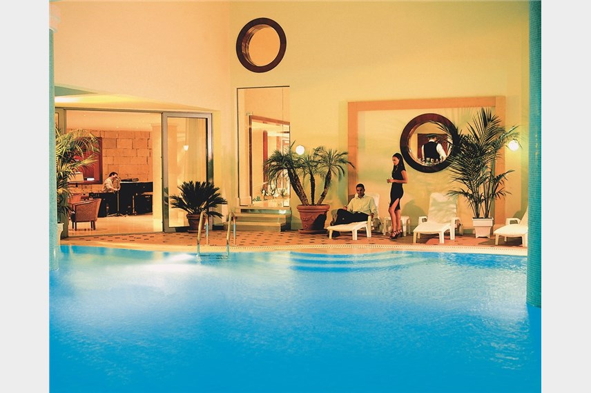 Řecko, Rhodos, Město Rhodos, hotel Mediterranean, vnižřní bazén Mediterranean