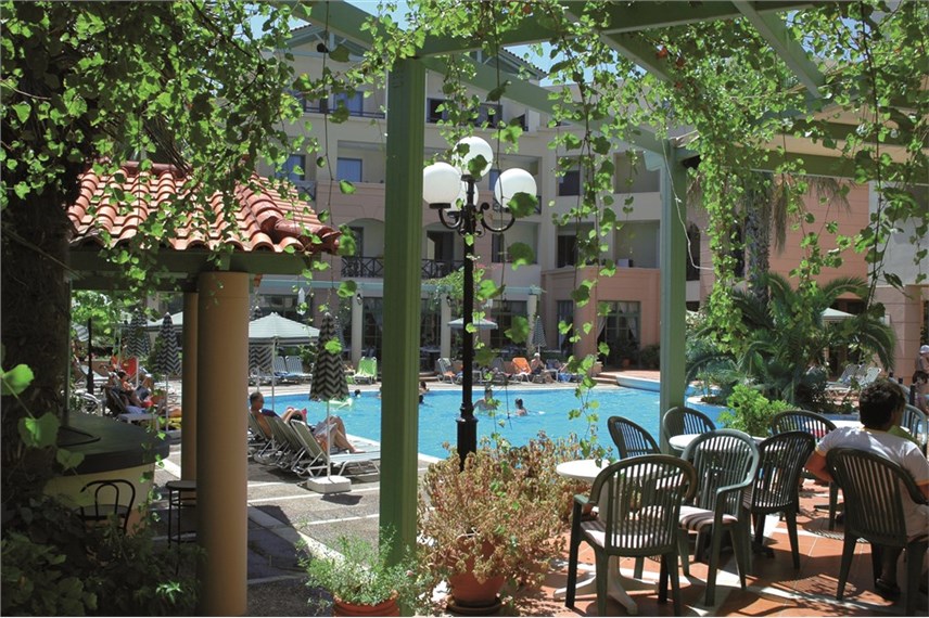 Řecko, Samos, Karlovassi, hotel Samaina Inn, atrium Samaina Inn