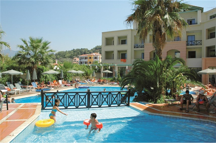 Řecko, Samos, hotel Samaina Inn, bazén v atriu Samaina Inn