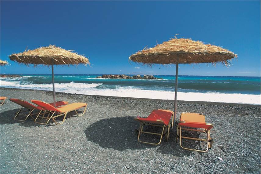 Řecko, Santorini, letovisko Kamari, pláž Astro
