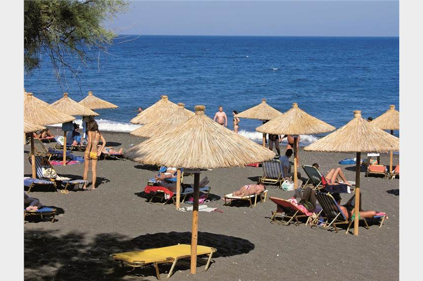 Řecko, Santorini, Kamari, pláž Roussos Beach