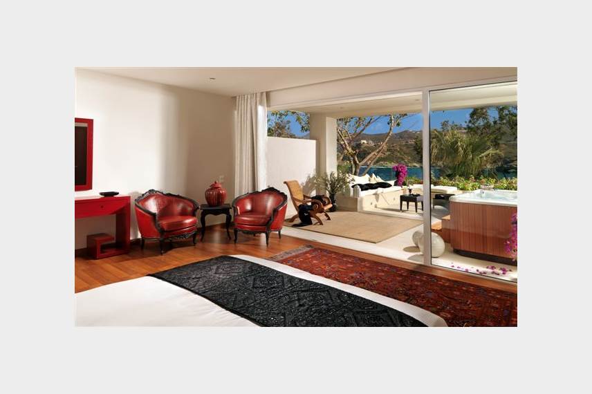 Řecko, Kréta, Agia Pelagia, Hotel Capsis Out of the Blue Oh! All suite hotel, Junior suite with private jacuzzi Out of the Blue Capsis Elite Resort / Oh! Suites / Exclusive collection