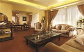 Řecko, Kréta, Agia Pelagia, Hotel Capsis Out of the Blue Ruby Red Regal, Presidental suite obývací pokoj Out of the Blue Capsis Elite Resort / Ruby Red Regal