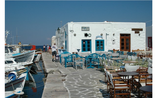 Athény - Santorini - Paros - Mykonos - Athény Ostrov Paros - přístav v Naousse