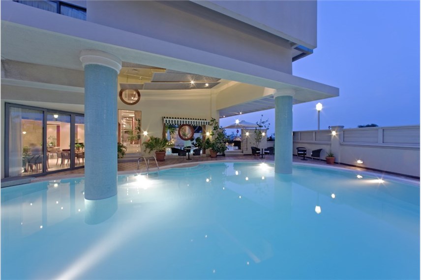 Řecko, Rhodos, Město Rhodos, Hotel Mediterranean, bazén Mediterranean