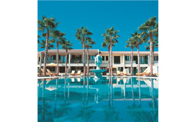 Le Meridien Limassol Spa and Resort Kypr, Limassols, Le Meridien Limassol  Palm Court Suites Pool Area