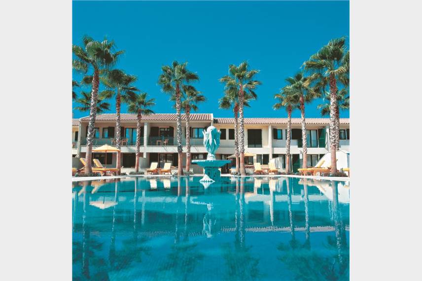 Kypr, Limassols, Le Meridien Limassol  Palm Court Suites Pool Area Le Meridien Limassol Spa and Resort
