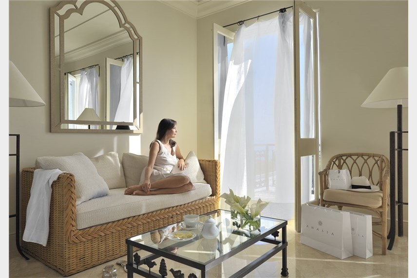  Anassa