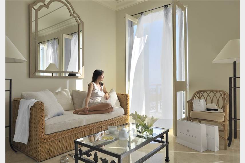 Anassa
