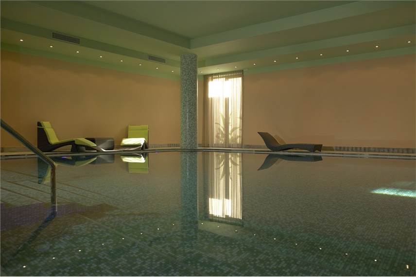  Helona Resort