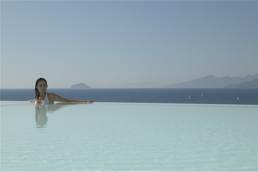  Helona Resort