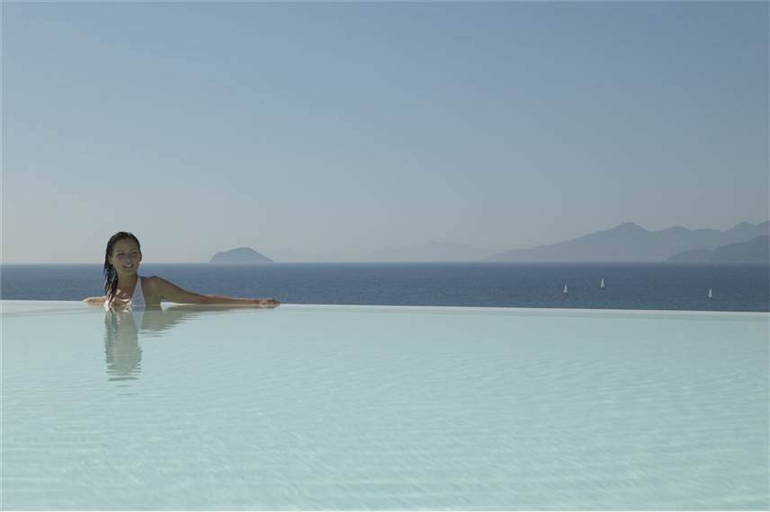  Helona Resort