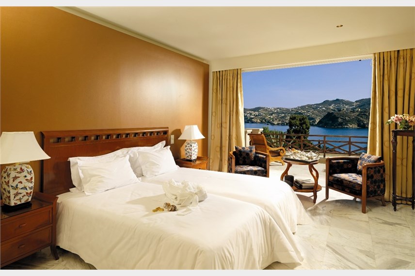  Out of the Blue Capsis Elite Resort / Ruby Red Regal