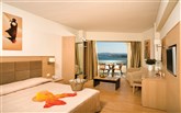  Lomeniz Hotel