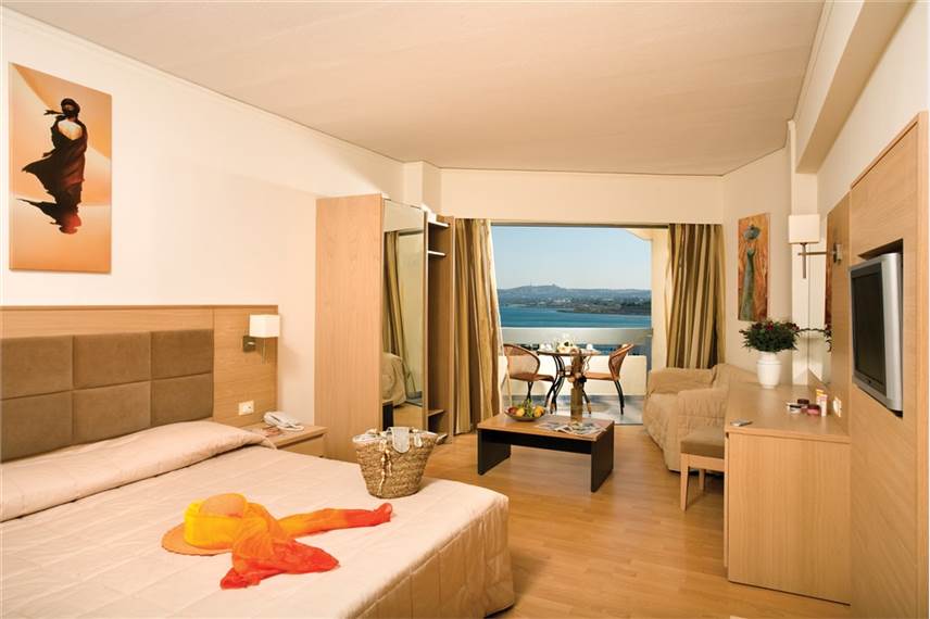  Lomeniz Hotel
