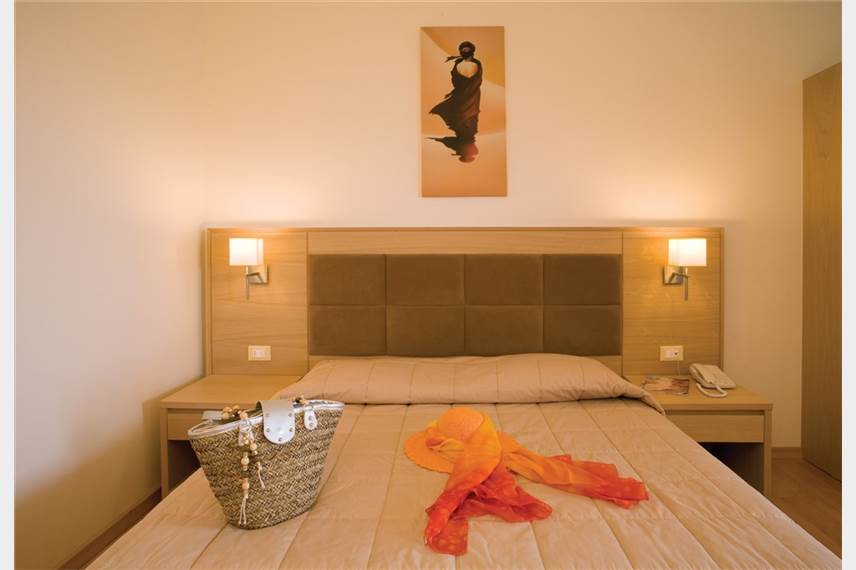 Lomeniz Hotel