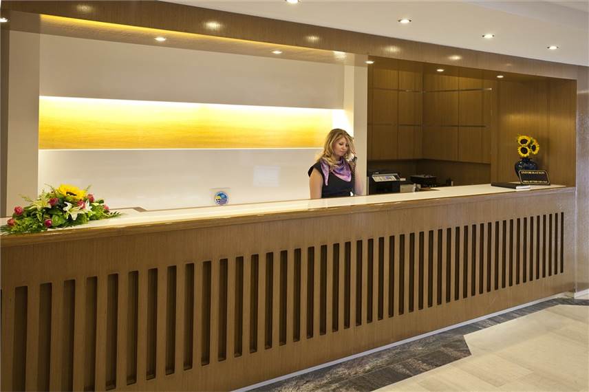  Lomeniz Hotel