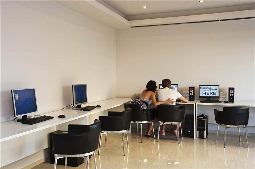  Lomeniz Hotel