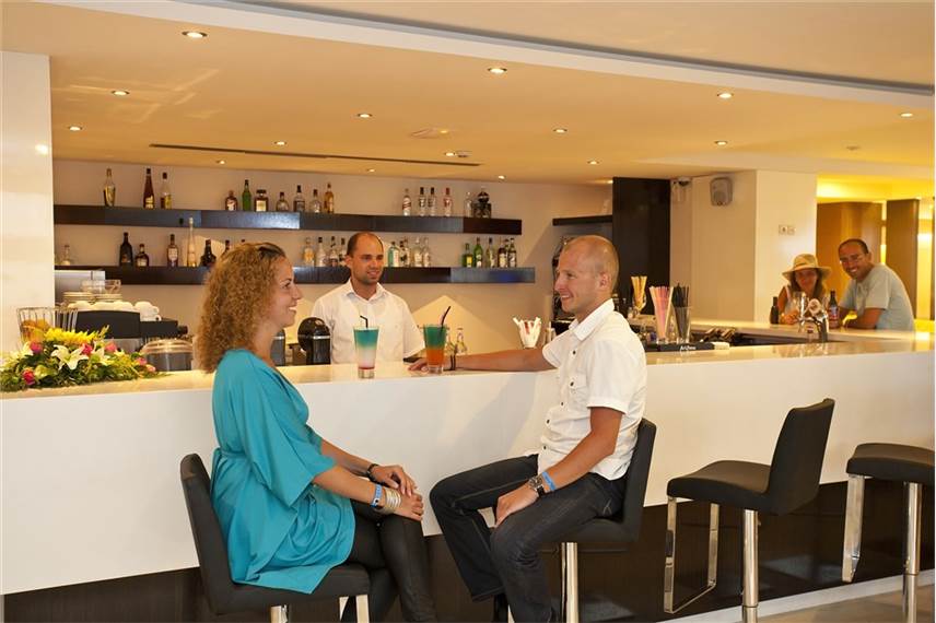  Lomeniz Hotel