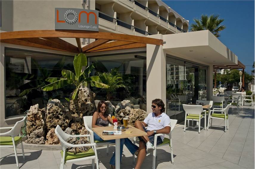  Lomeniz Hotel