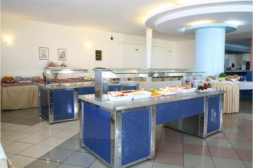  Evelyn Beach Hotel