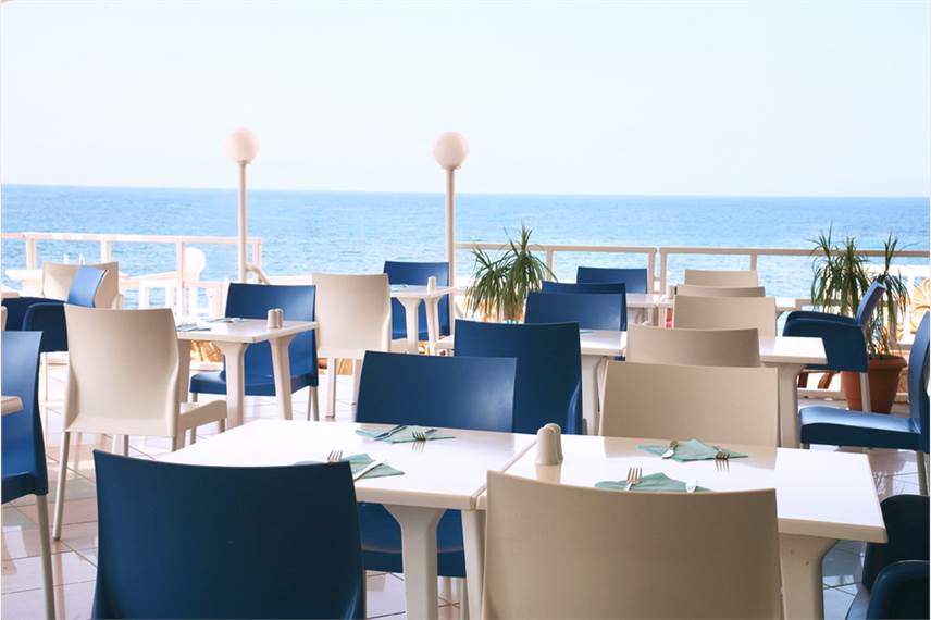  Evelyn Beach Hotel