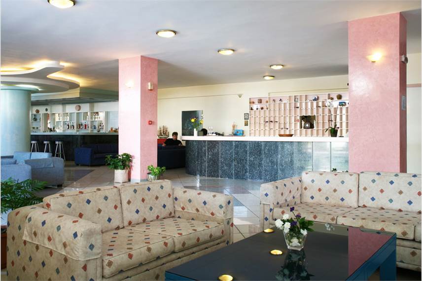  Evelyn Beach Hotel