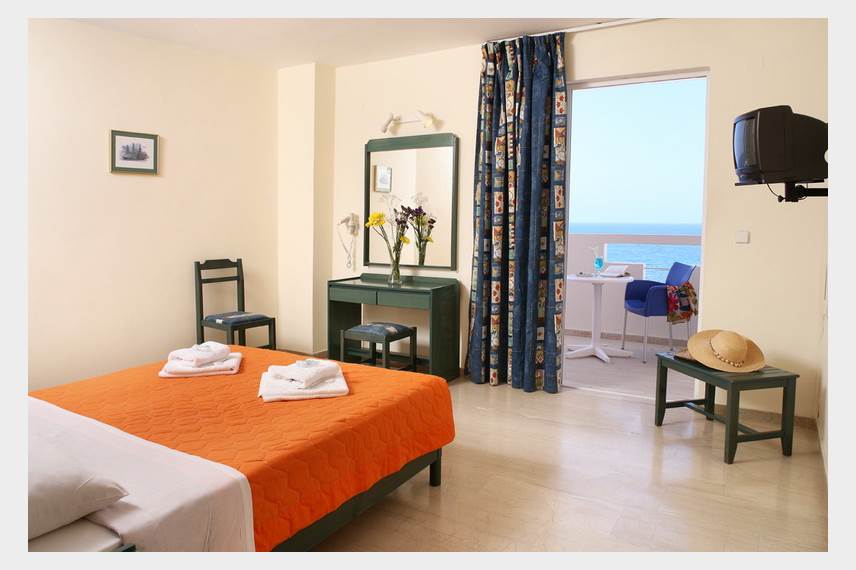  Evelyn Beach Hotel