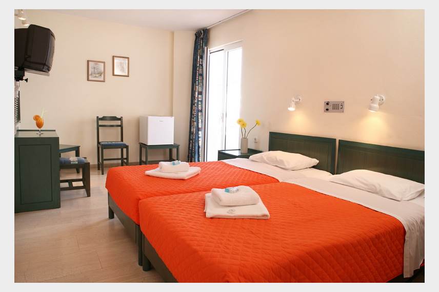  Evelyn Beach Hotel
