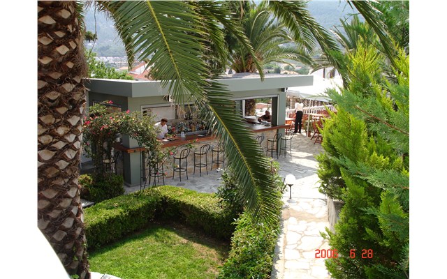 Dionyssos 