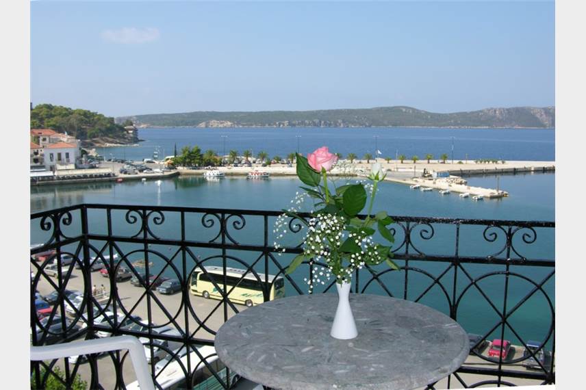  Karalis Pylos Center