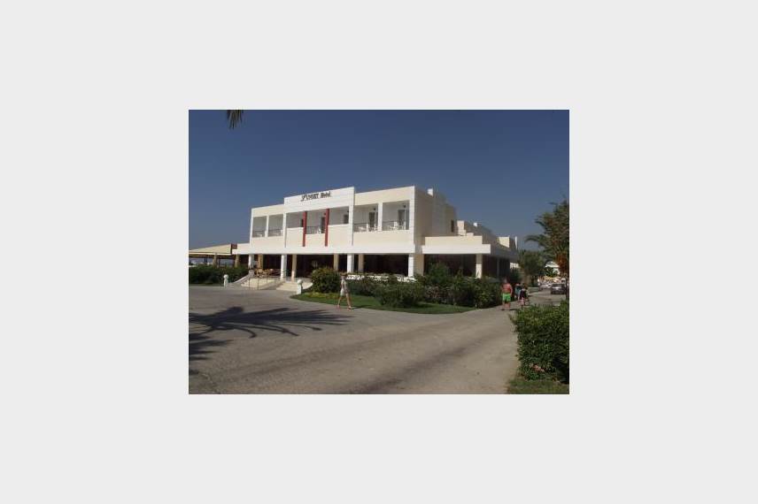  Sunset Hotel