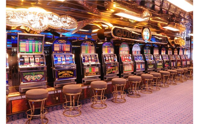 Iconic Aegean - 4 řecké ostrovy a Turecko - 3denní plavba Royale Casino
