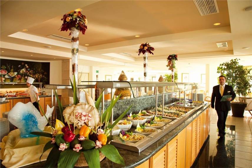  Amathus Beach Hotel