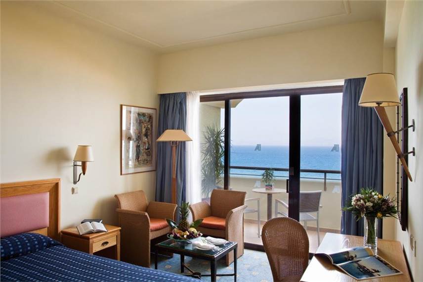  Amathus Beach Hotel