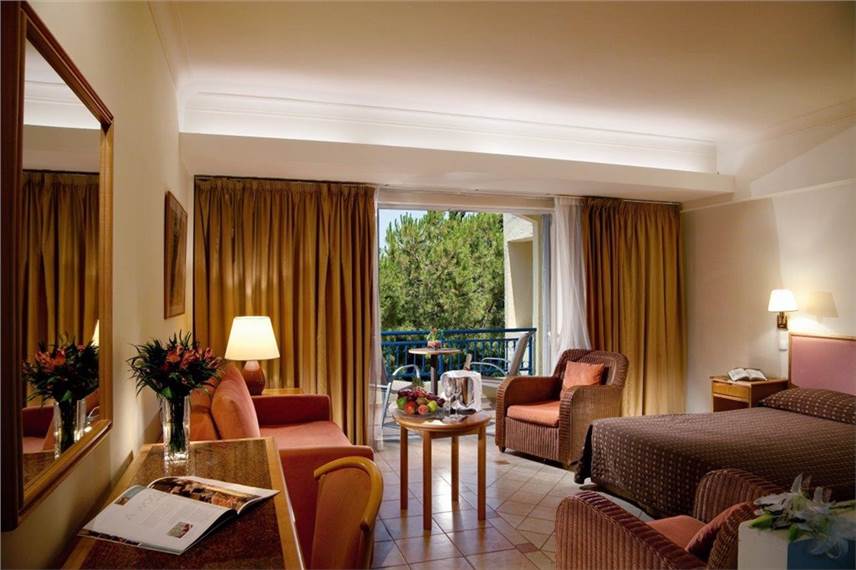  Amathus Beach Hotel