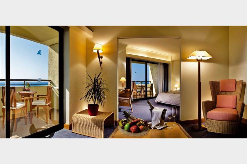  Amathus Beach Hotel