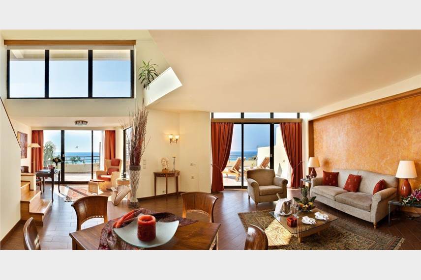  Amathus Beach Hotel