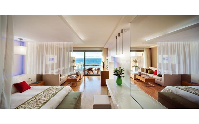 Amathus Beach Elite Suites 