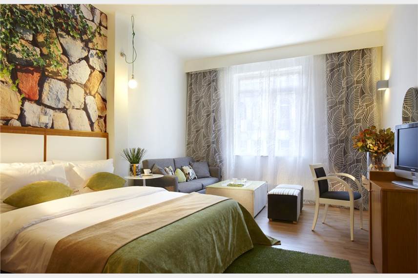  City Hotel