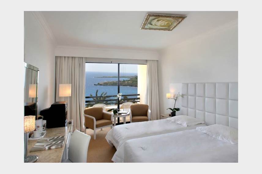  Grecian Park Hotel