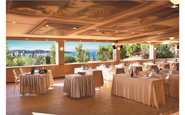 Grecotel Vouliagmeni Suites 